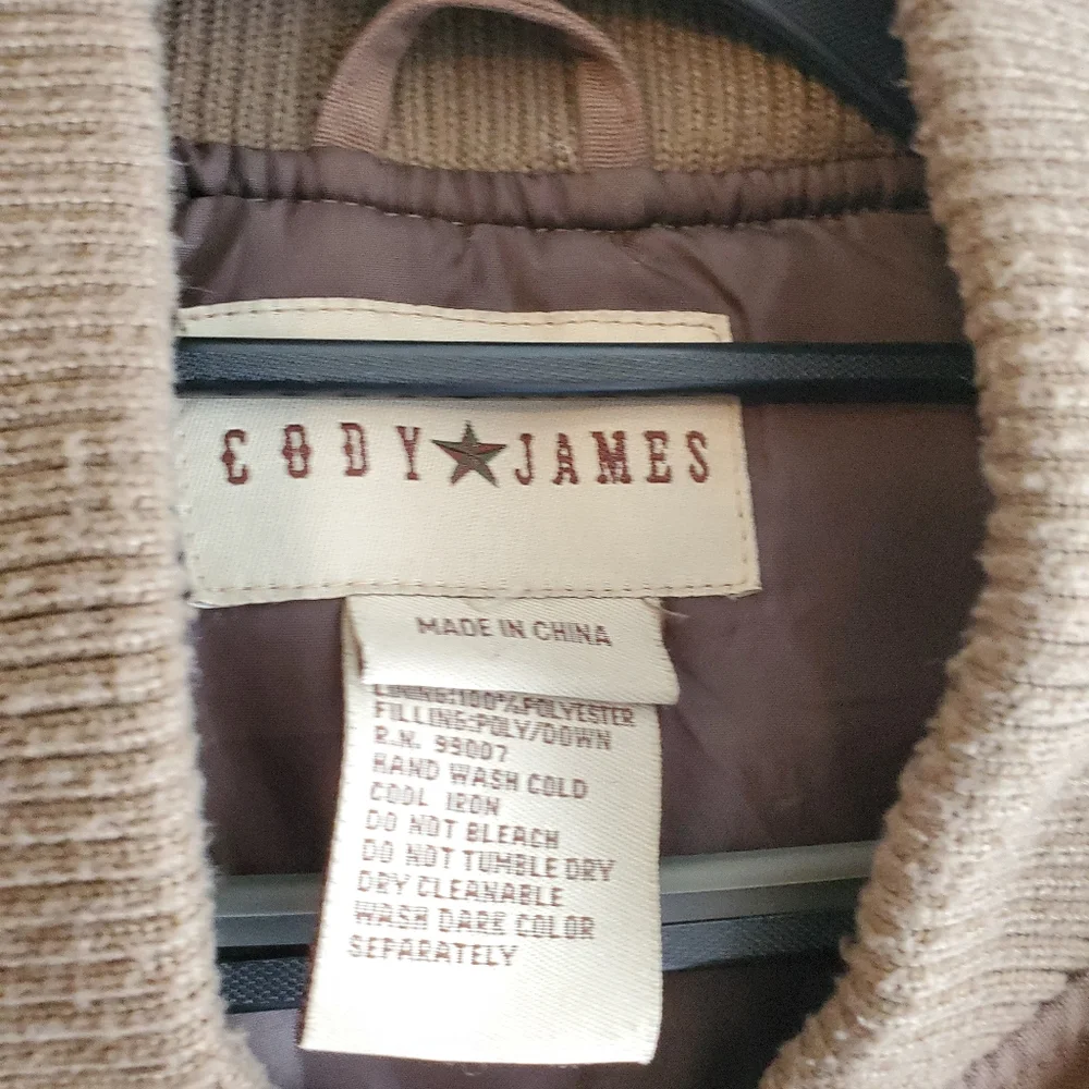 Vest - Picture 2 of 3